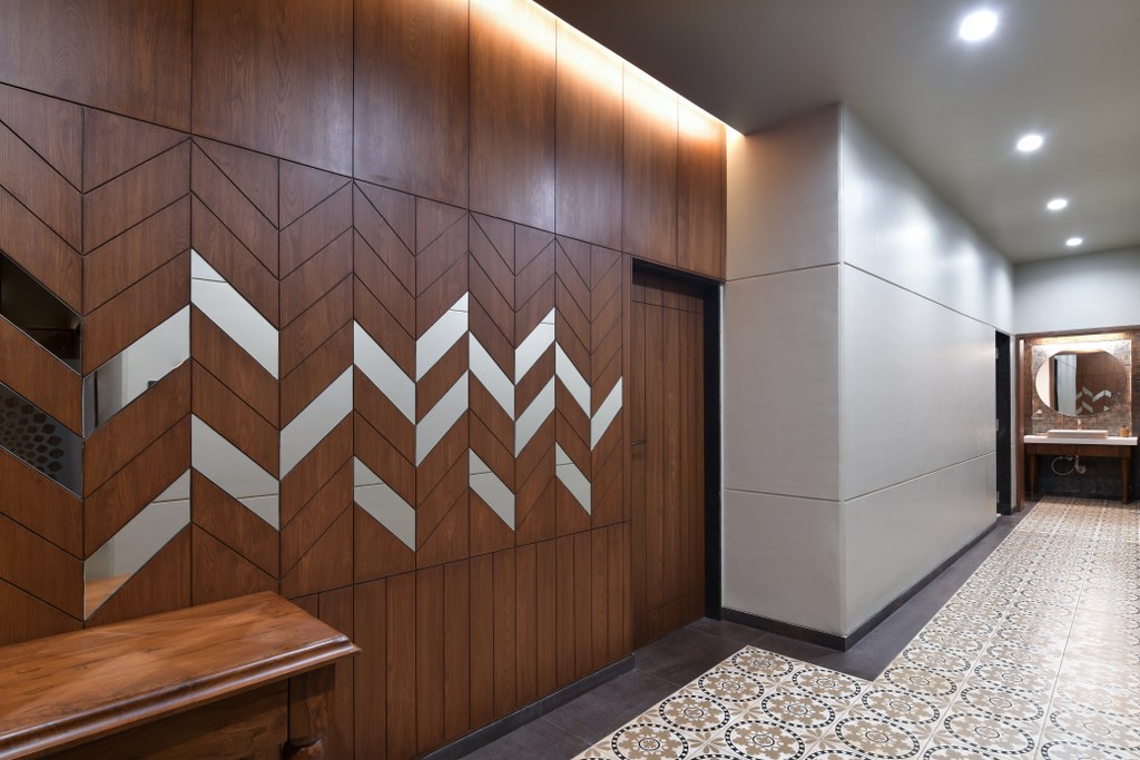 Custom hinged wardrobe with internal storage Dindigul by Furnhomes